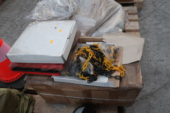 Palle med afspærringskegler m.m.