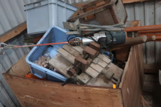 Palle med div. Værktøj, varelager m.m.