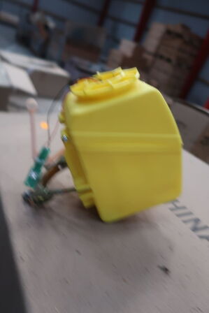 2 stk. paller med div. Dele til advarselslamper