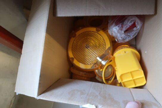 Arbejdsbord med værktøjstavle, div. Værktøj samt akku håndværktøj METABO