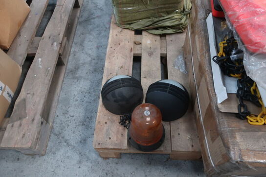 Palle med afspærringskegler m.m.