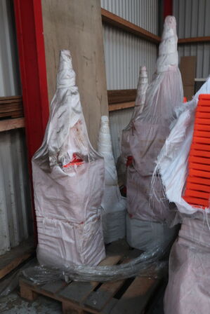 4 stk. paller med afspærringskegler