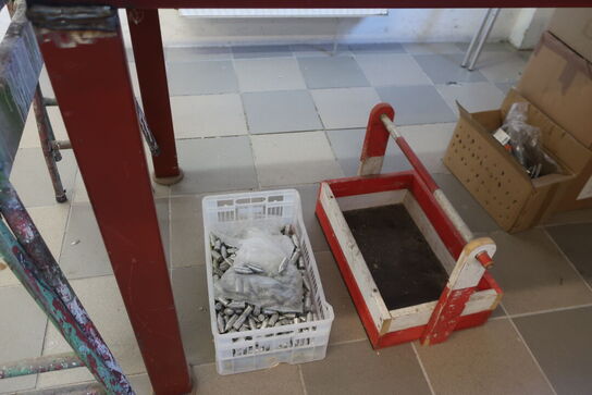 Arbejdsbord samt bukke