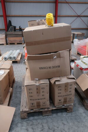 2 stk. paller med div. Dele til advarselslamper