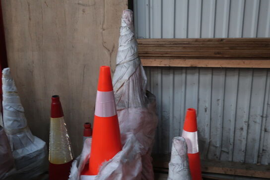 4 stk. paller med afspærringskegler