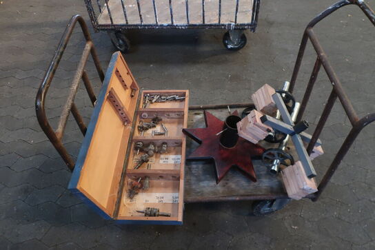 Opbevaringsvogn med indhold