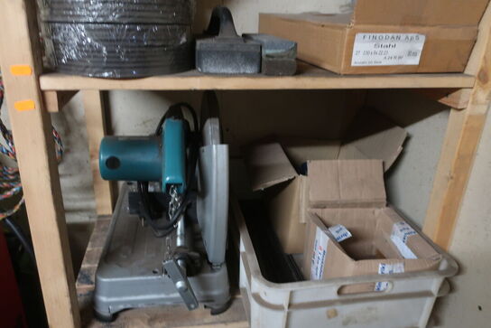 Reol med metalafkorter m.m.