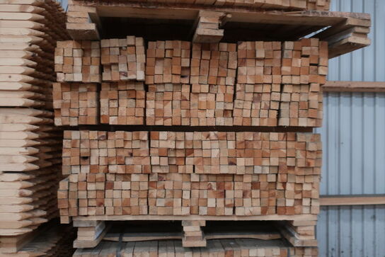 2 stk. paller med træ