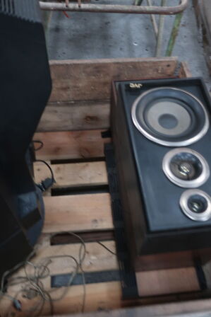 Palle med højtaler, fjernsyn, radio m.m.