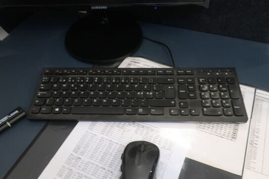 El. hæve/sænke skrivebord, computerskærm SAMSUNG, computer LENOVO samt skab