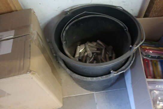 Arbejdsbord med værktøjstavle, div. Værktøj samt akku håndværktøj METABO