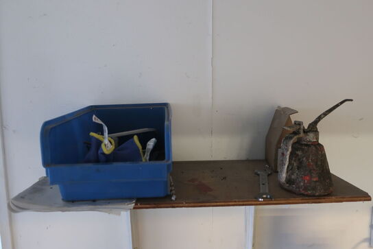 Arbejdsbord med div. Værktøj (bore- og fræsemaskine medfølger ikke)