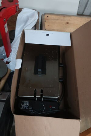 2 stk. paller med indhold