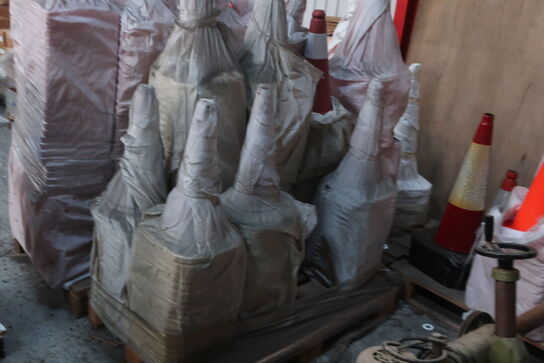 4 stk. paller med afspærringskegler