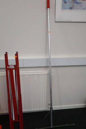 Afspærringstolpe, hegn m.m.