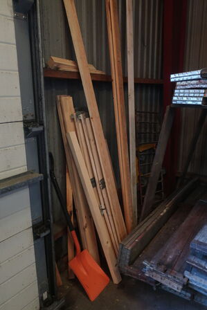 31 stk. EURO-paller, div. Pallerammer m.m.