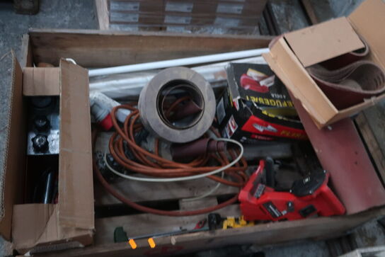 Palle med trykspand m.m.