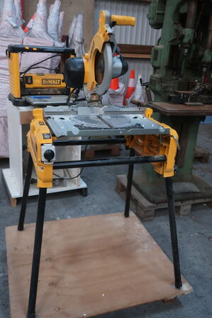 Kap-/geringssav DEWALT DW743N-QS