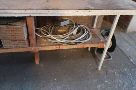 Arbejdsbord med indhold