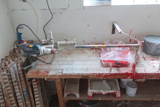 Arbejdsbord med div. Værktøj m.m.