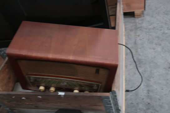 Palle med højtaler, fjernsyn, radio m.m.