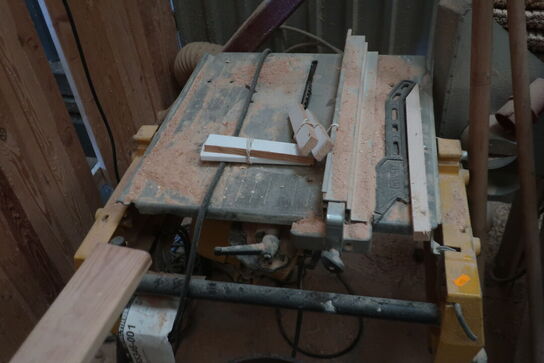 Bordrundsav DEWALT DW 743