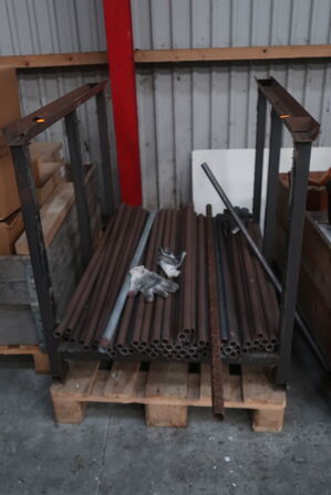 Opbevaringsstativ med div. Jern