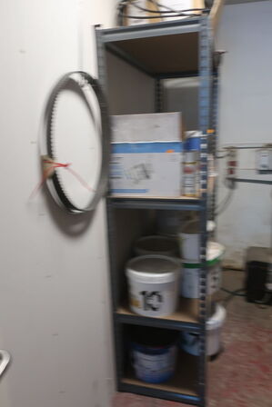 Reol med div. Maling BECKERS m.m.