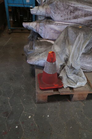 Palle med afspærringskegler