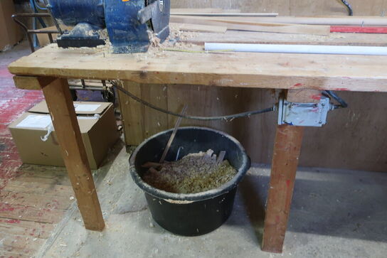 Arbejdsbord med afkorter