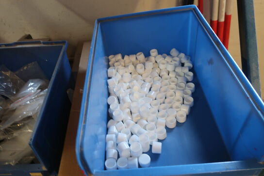 Reol med div. Bolte m.m.