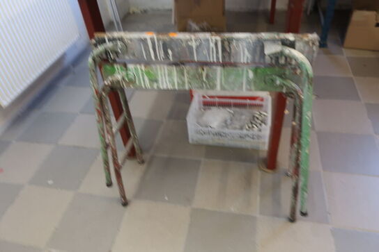 Arbejdsbord samt bukke