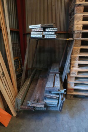 31 stk. EURO-paller, div. Pallerammer m.m.