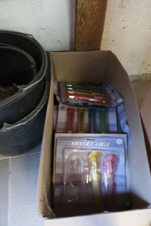 Arbejdsbord med værktøjstavle, div. Værktøj samt akku håndværktøj METABO