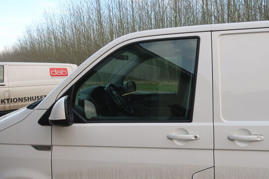 Varebil VOLKSWAGEN Transporter 2.0 Tdi Bmt 102hk Kassevogn Kort