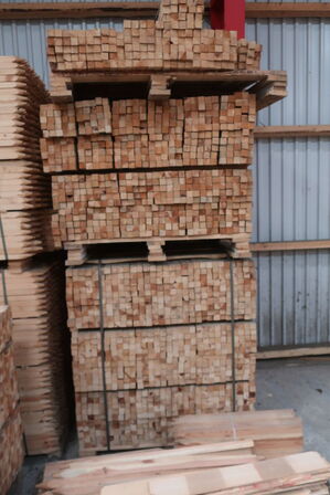 2 stk. paller med træ