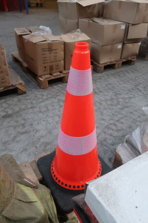 Palle med afspærringskegler m.m.