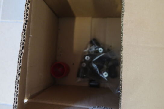 Reol med div. Bolte m.m.