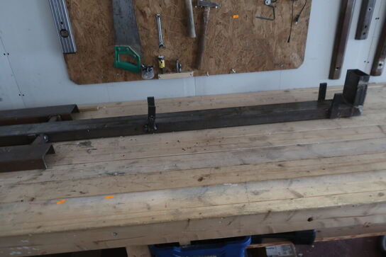 Arbejdsbord med indhold, div. Værktøj m.m.