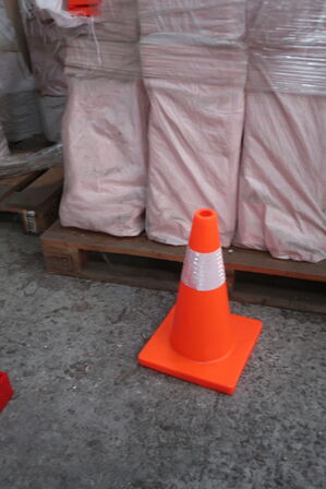 4 stk. paller med afspærringskegler