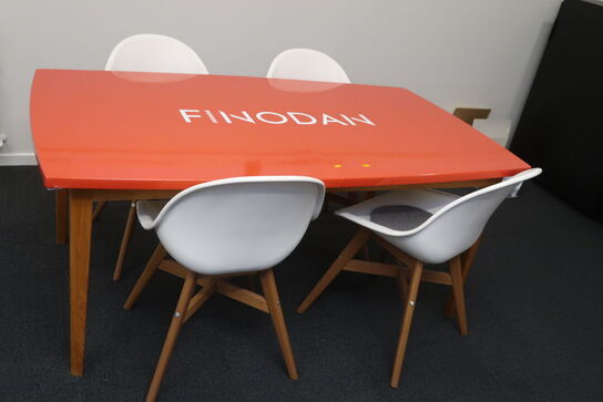 Mødebord med 4 stk. mødestole