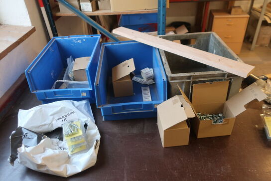 Arbejdsbord samt bukke