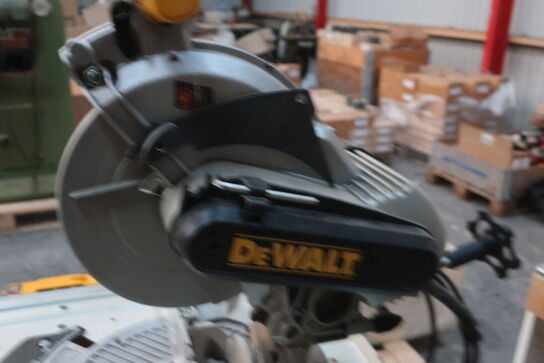Kap-/geringssav DEWALT DW743N-QS