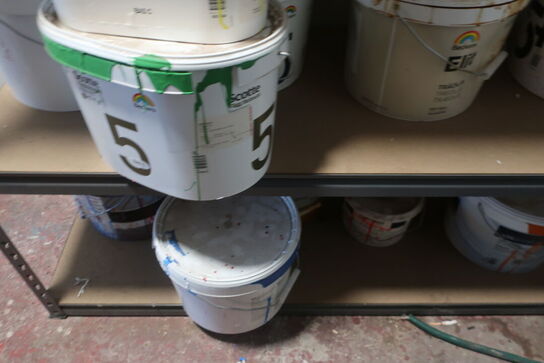 Reol med div. Maling BECKERS m.m.