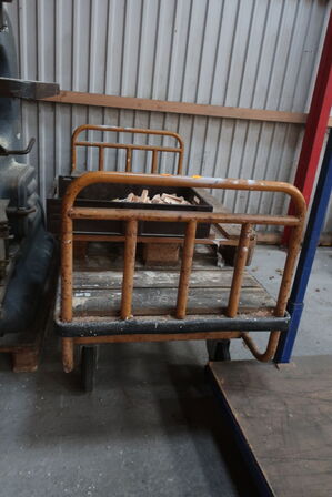 Opbevaringsvogn med indhold