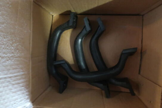 Reol med div. Skruer, pudsemaskine SKILL m.m.