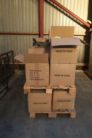 Palle med div. Dele til advarselslamper m.m.