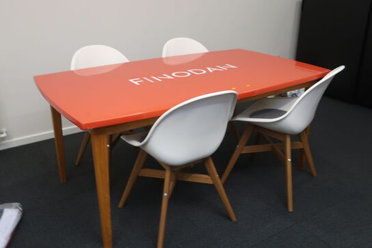 Mødebord med 4 stk. mødestole