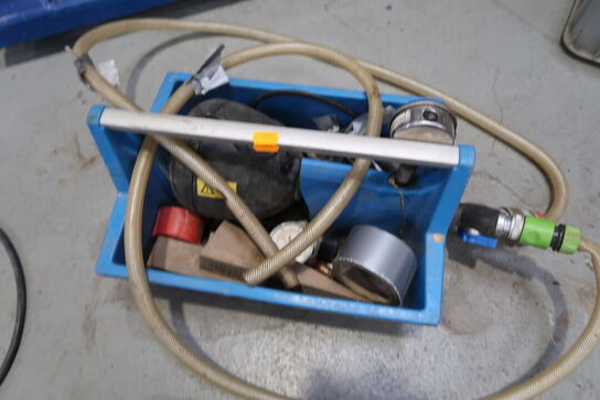 Kasse med div. værktøj