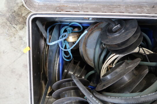 Kasse med div. Værktøj